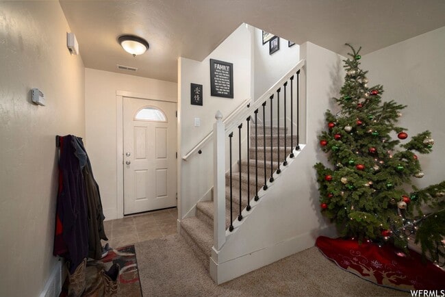 Building Photo - Spacious Vernal Townhome