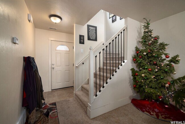 Foto del edificio - Spacious Vernal Townhome