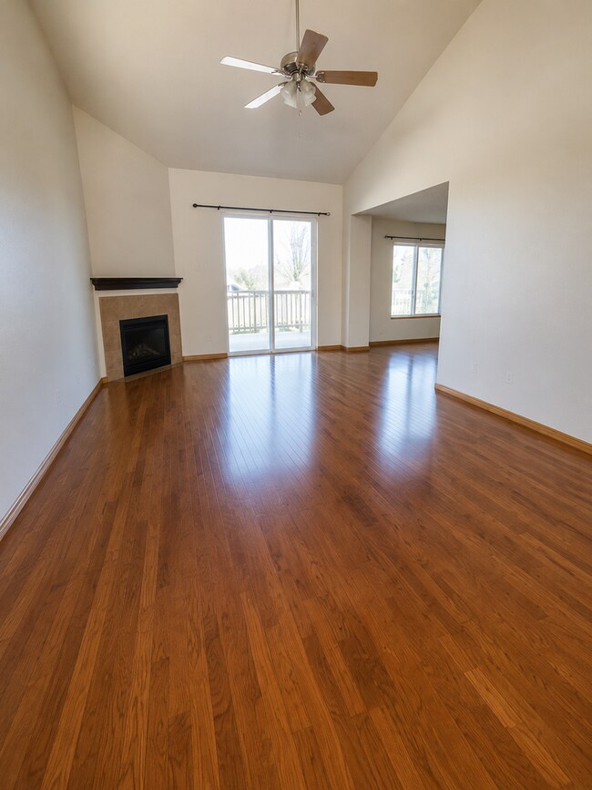 Building Photo - Spacious Southwest Fort Collins Townhome Near Cathy Fromme Prairie - 3bd 3ba AVAILABLE