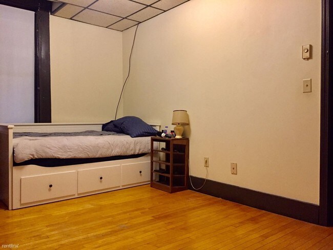 Building Photo - 1 br, 1 bath  - 149 Main St  1 Bath Apartment
