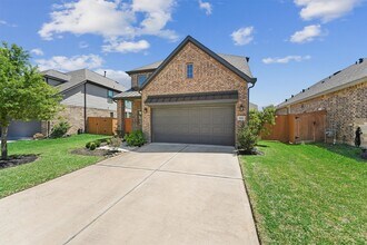 Building Photo - 908 Newport Crk Dr