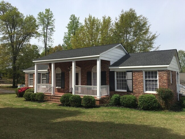 Building Photo - Hidden Gem!