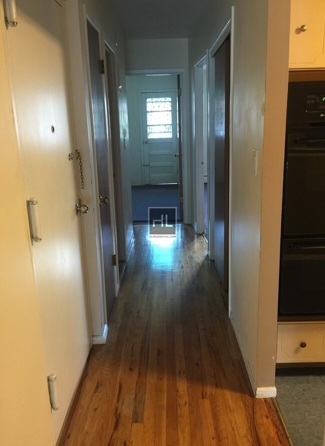 Building Photo - 2228 Steinway St