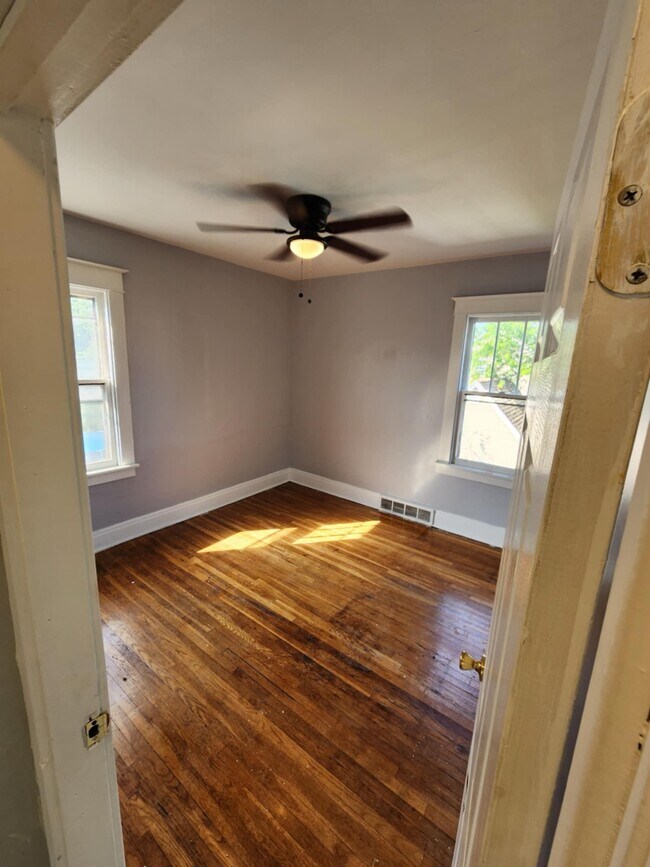 Foto del edificio - 137 Laird Ave