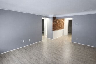 Building Photo - 3846 E 189th St