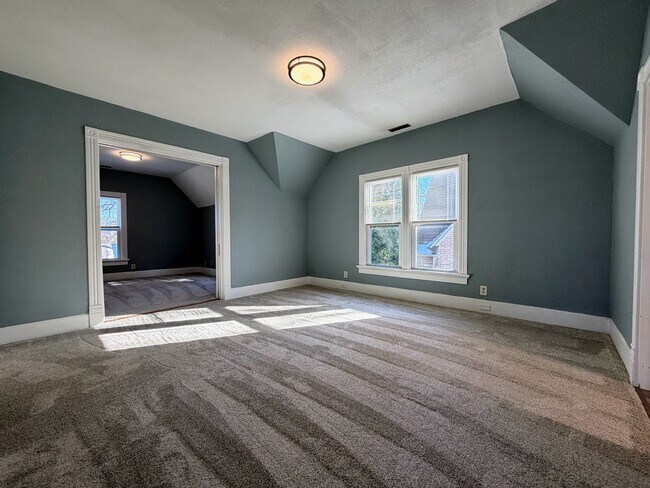 Foto del edificio - 213 S Webster St