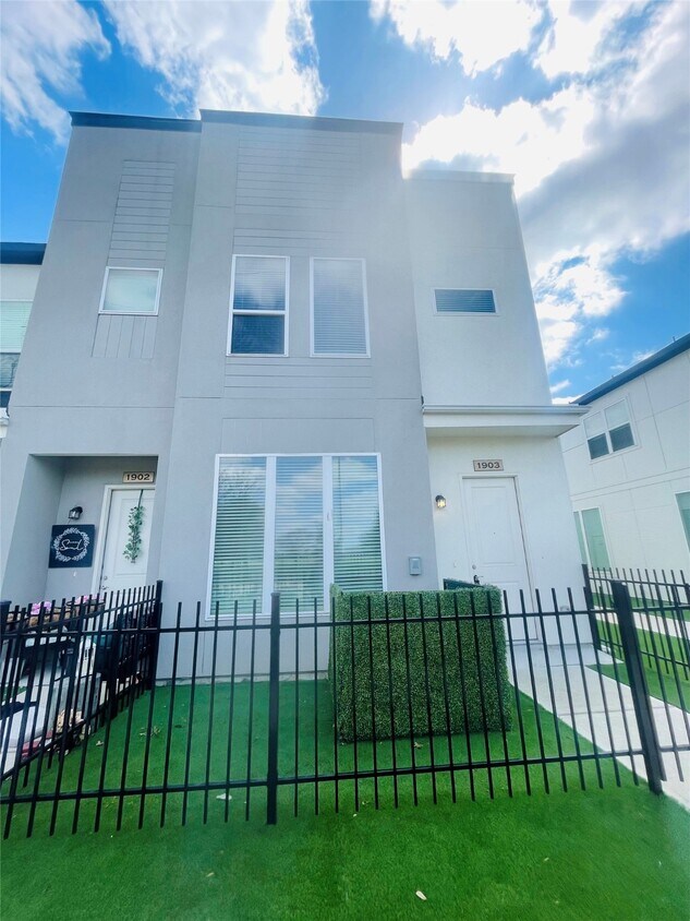 Foto principal - 21455 Merchants Way