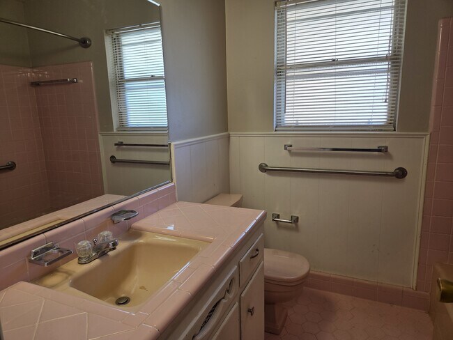 Foto del edificio - 3225 N Ridgewood Dr