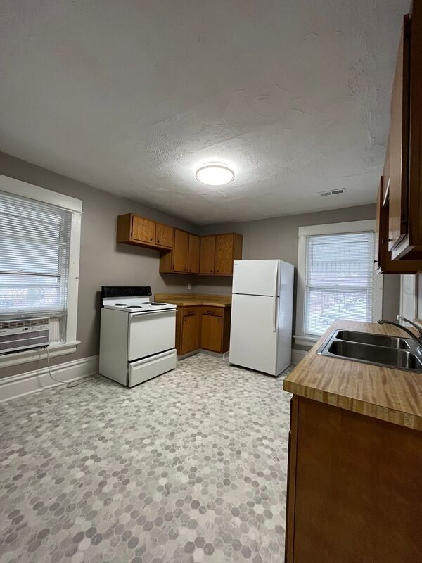 Building Photo - 2121 Washington St