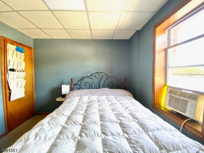 Building Photo - 17 Waverly Pl