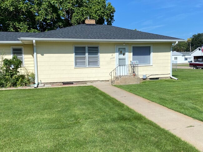 Front door & exterior - 2920 E Ave