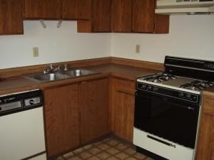  - 885 Lake Blvd