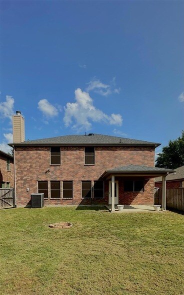 Building Photo - 2325 Becard Dr