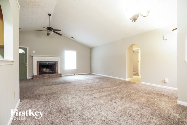 Building Photo - 204 Pineknoll Ct