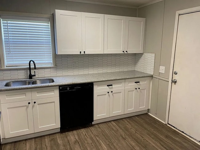 Foto del edificio - 6352 Diamond Ave