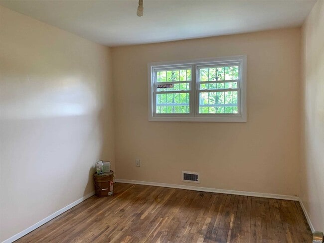 Building Photo - 135-33 Cheney St