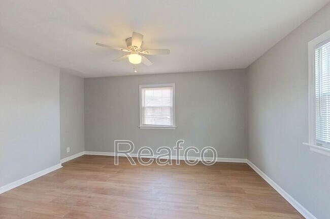 Building Photo - 100 N Westmoor Ave