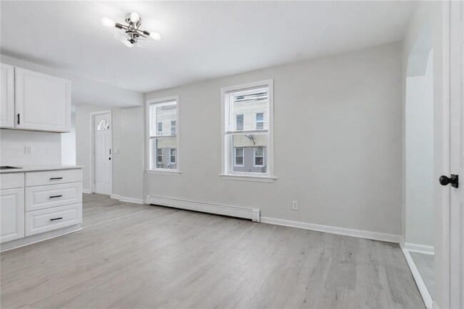 Building Photo - 92 Sylvian St
