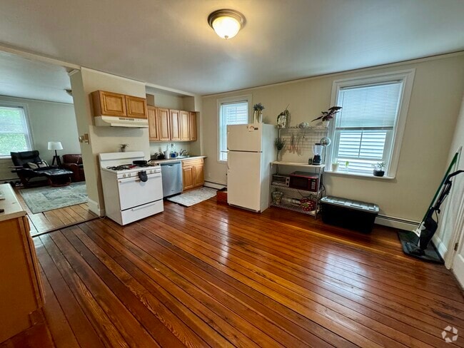 Building Photo - 417 Atwells Ave