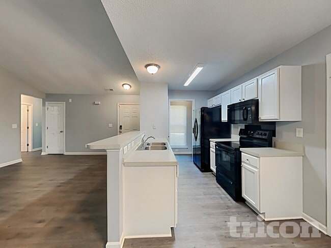 Building Photo - 8118 Bella Vista Ct