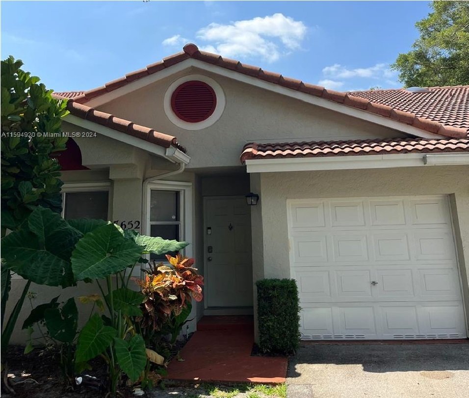 Primary Photo - 7652 Pinewalk Drive South Apt #139, Margat...