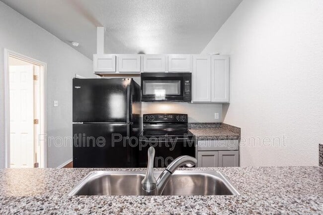 Building Photo - 217 Price Ln