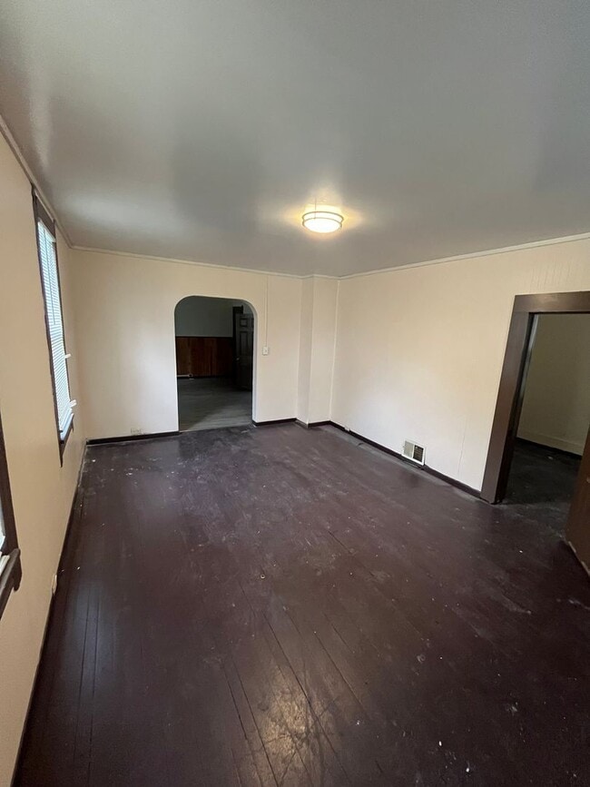 Building Photo - Section 8 Accepted, Charming 2BR 1 BA Home...