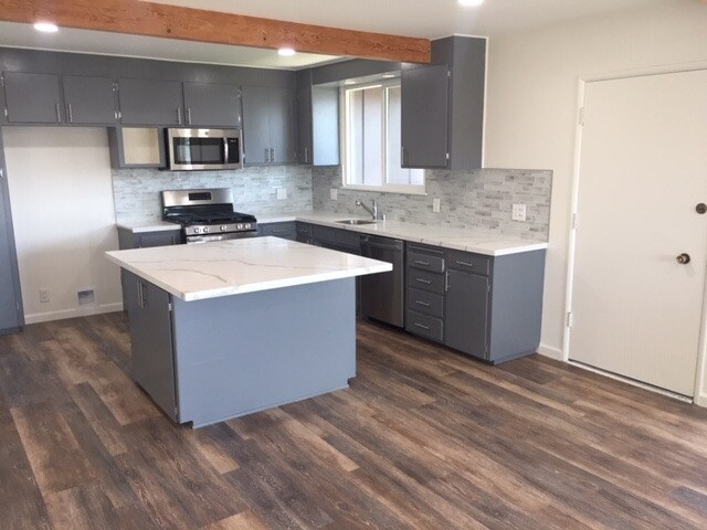 Foto principal - 605 Illinois Ct