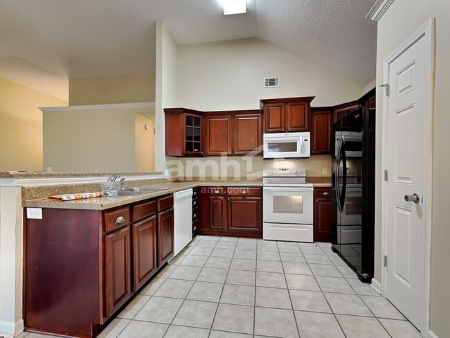 Building Photo - 307 Pebble Dr