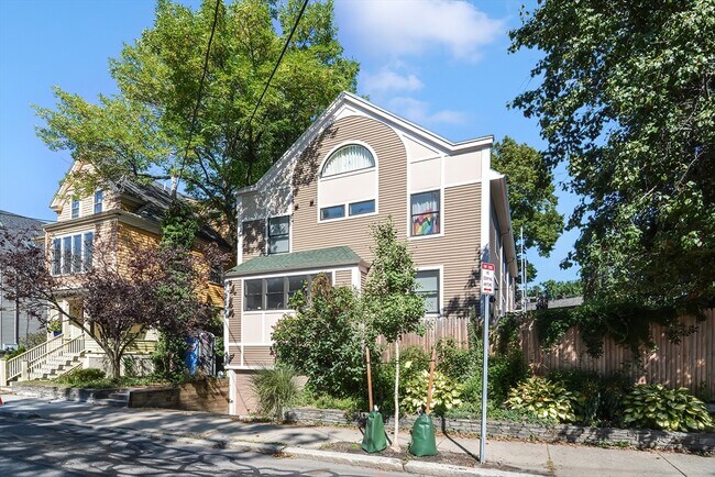 Building Photo - 109 Walden St