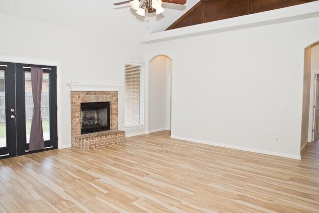 Foto del edificio - 826 Rickwood Cir