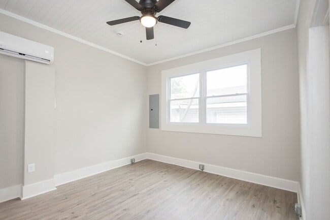 Foto del edificio - 725 W Poplar St