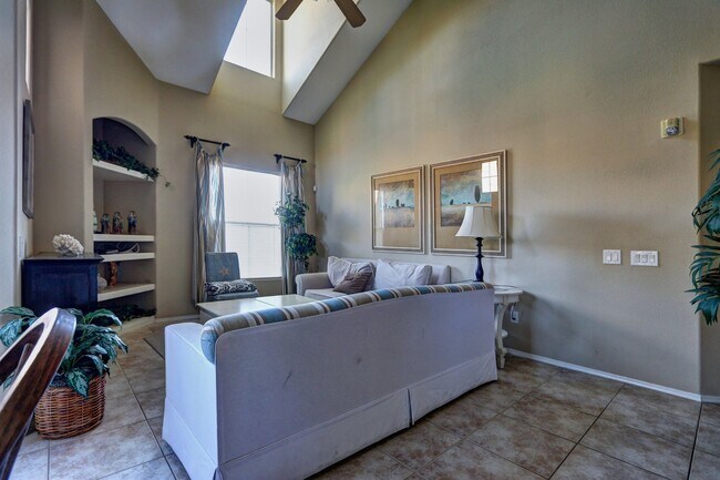 Building Photo - 3975 N. Hualapai Way #281 - Fully Furnishe...