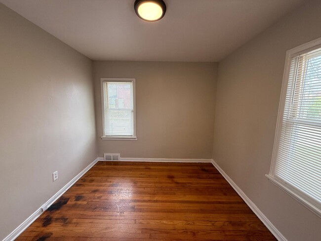 Building Photo - Renovated 3-Bedroom Home – We Welcome Sect...