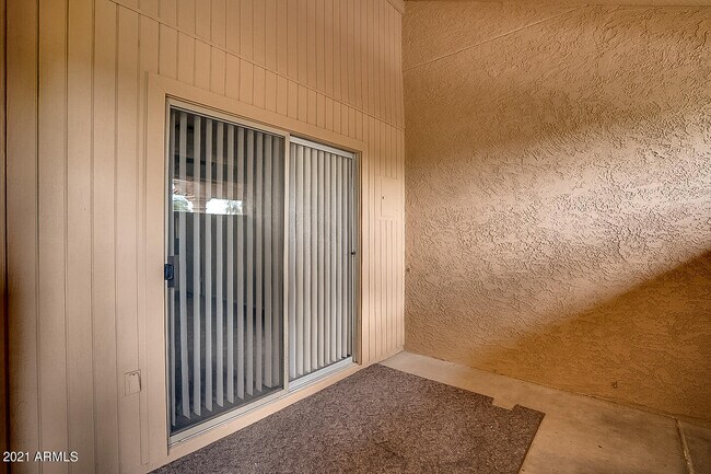 Building Photo - 20420 N 6th Dr