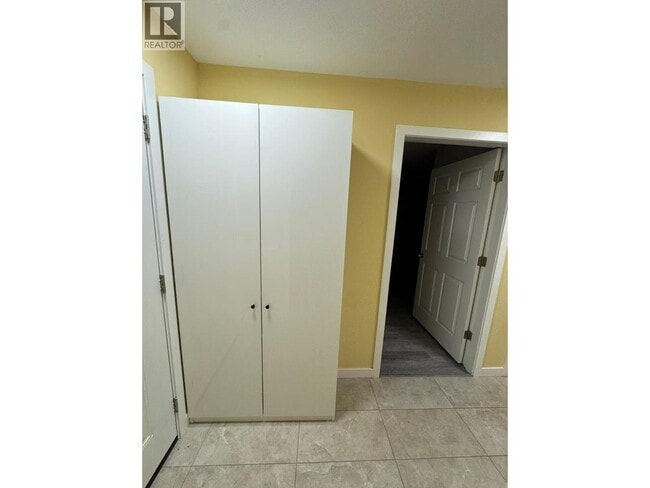 Building Photo - 7242 Braeside Dr