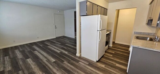 Building Photo - Newly Remodeled 1Bed 1 bath Pyramid and Pr...