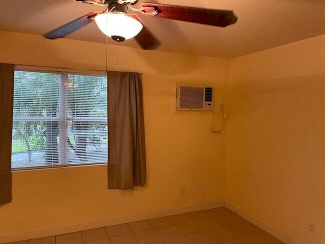 Foto del edificio - 1375 Drew St