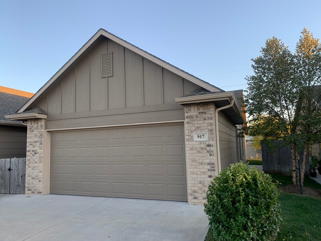 917 W Onewood Pl, Andover, KS 67002 Townhome Rentals in Andover KS