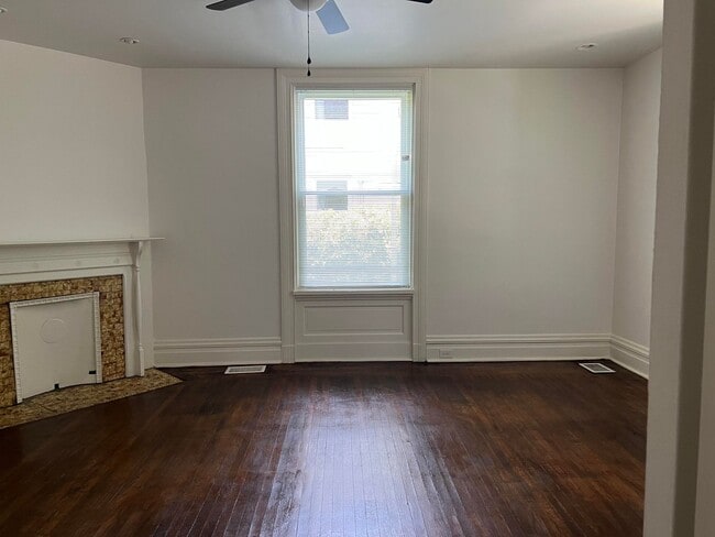 Building Photo - map633