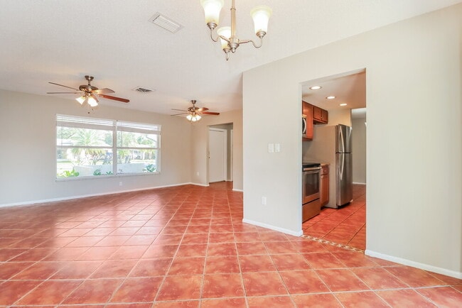 Foto del edificio - 2335 Timbercrest Cir W