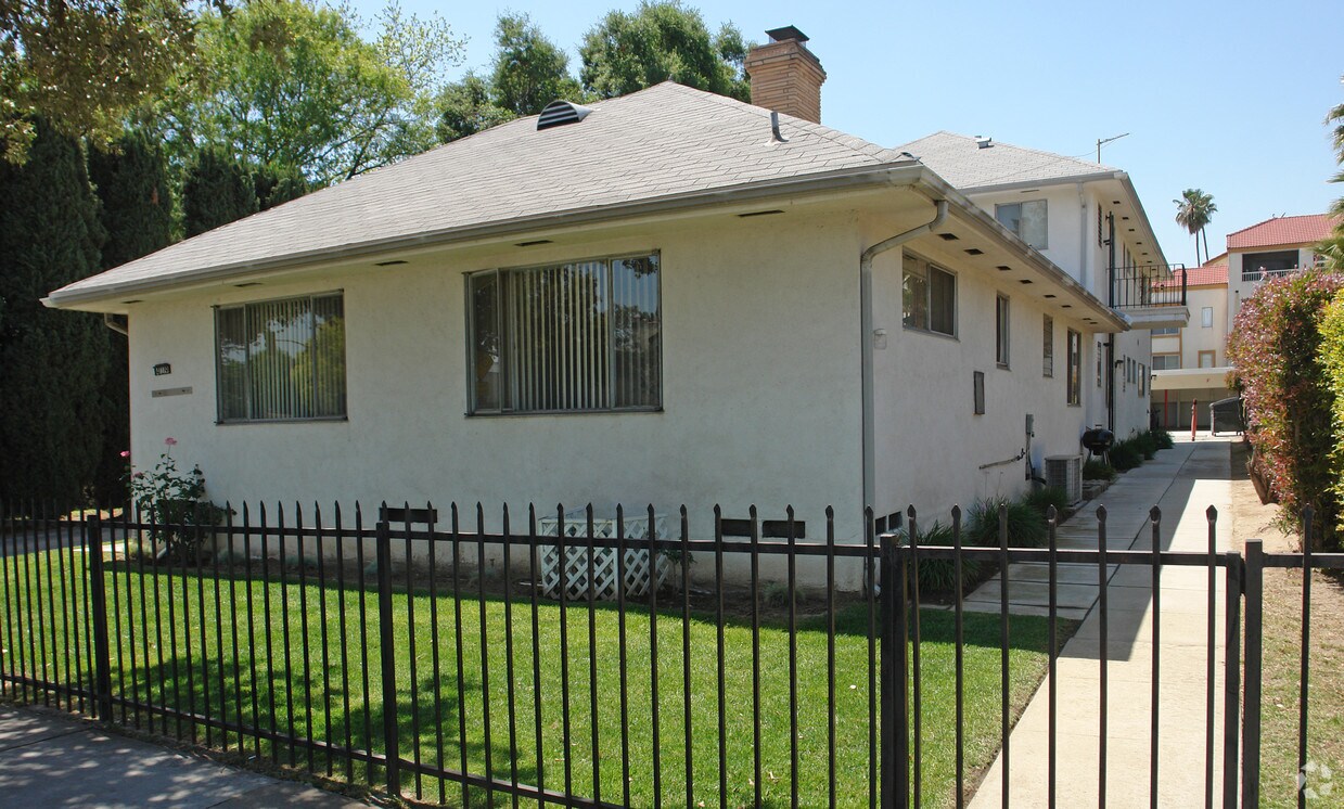 Building Photo - 419 N Hill Ave