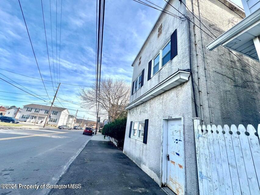Primary Photo - 206 Oak St