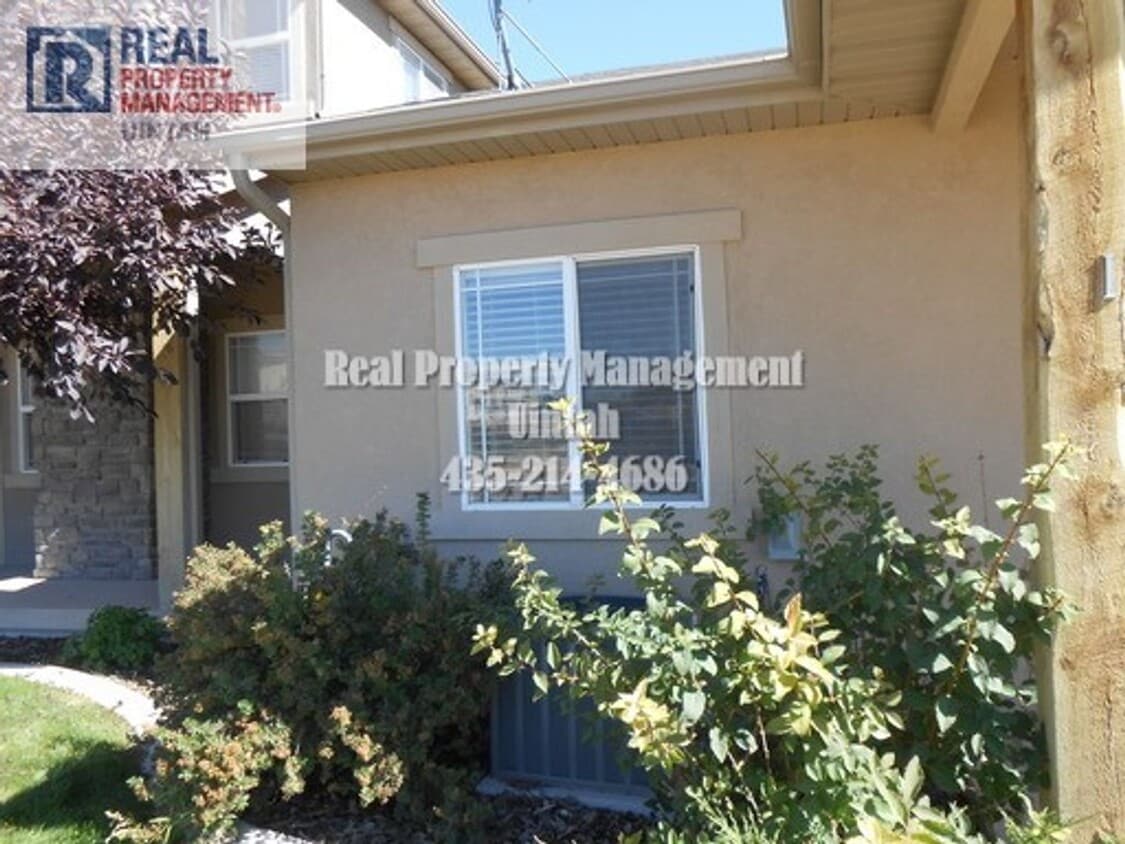 Primary Photo - 2 Bed 2 Bath Townhome.