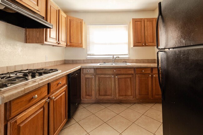 Building Photo - Cute 2BD/1 BTH Home Right off of Broadway Extension