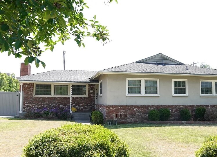 Primary Photo - 1392 N 3rd Ave