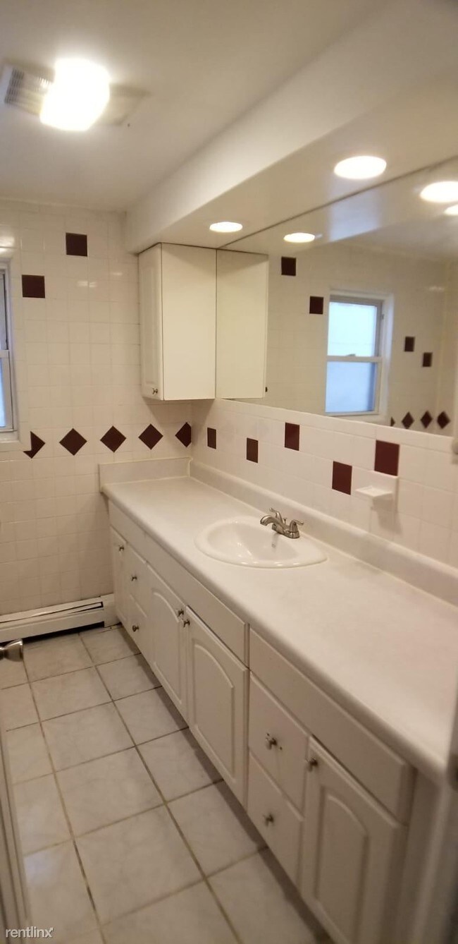 Building Photo - 3 br, 1 bath  - 88 Columbia Ave
