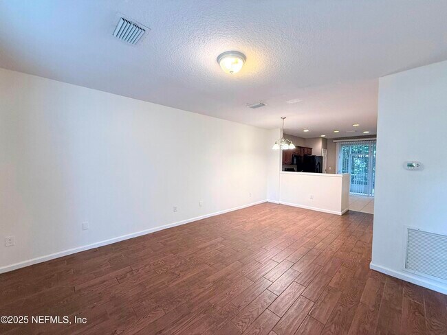 Foto del edificio - 8128 Summerside Cir