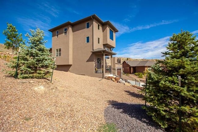Building Photo - Stunning 3-BR Home with Views, Upgrades, & Oversized Garage!