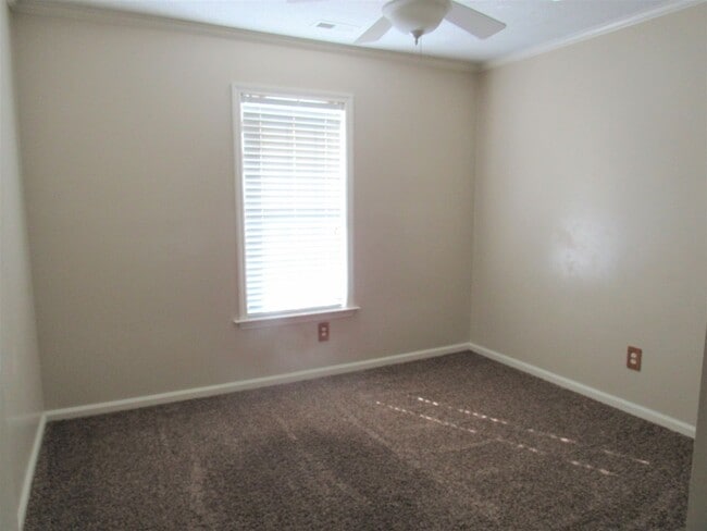 Building Photo - 3 BR 2 BA Hunters Creek